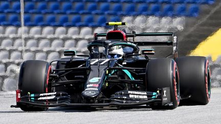 Valtteri Bottas (Mercedes) durant la séance de qualification du Grand Prix d'Autriche de Formule 1 (JOE KLAMAR / AFP)