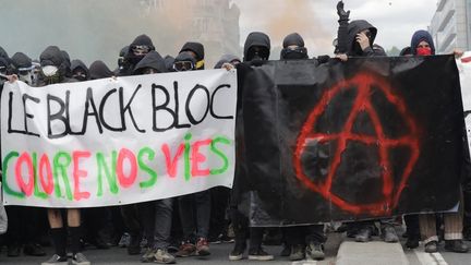 1er-Mai : qui sont les militants black blocs ?