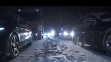 Intempéries : 2 000 automobilistes bloqués dans la neige sur l'A40