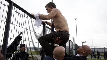 Le DRH d'Air France, Xavier Broseta, le 5 octobre 2015 à Roissy-en-France (Val-d'Oise). (KENZO TRIBOUILLARD / AFP)