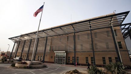 Un bâtiment de l'ambassade américaine en Irak, à Bagdad, le 14 décembre 2011. (LUCAS JACKSON / REUTERS)