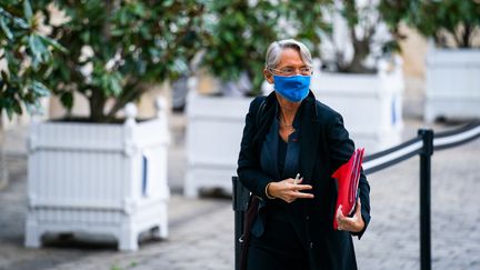 La ministre du Travail, Elisabeth Borne, à Matignon, le 26 octobre 2020. (XOSE BOUZAS / HANS LUCAS / AFP)