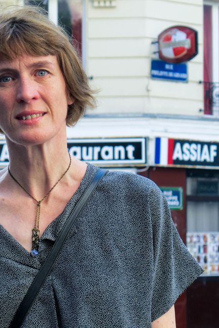 Anna-Louise Milne dans le 18e arrondissement de Paris, le 1er juin 2017 (ELISE LAMBERT / FRANCEINFO)