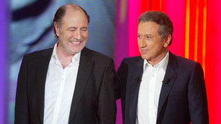 &nbsp; (Michel Delpech et Michel Drucker, amis et confidents, sur le plateau de "Vivement Dimanche" en 2007 © MAXPPP)