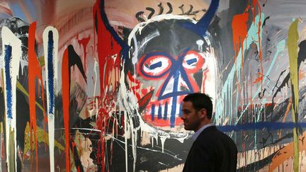 Devant le tableau "Untitled" de Basquiat vendu 57,285 millions de dollars à New York en mai 2016.
 (Kena Betancur / AFP)