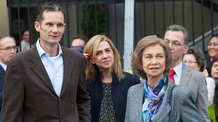 I&ntilde;aki Urdangarin, sa femme Cristina et la reine Sofia, rendent visite &agrave; Juan Carlos d'Espagne &agrave; l'h&ocirc;pital de Madrid, le 25 novembre 2012. (CARLOS R. ALVAREZ / WIREIMAGE / GETTY IMAGES)