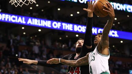  Isaiah Thomas face à Nikola Mirotic (MADDIE MEYER / GETTY IMAGES NORTH AMERICA)