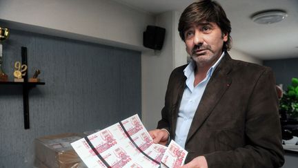 L'ancien commissaire Michel Neyret dans les locaux de l'H&ocirc;tel de police de Lyon (Rh&ocirc;ne), le 26 octobre 2009. (PHILIPPE MERLE / AFP PHOTO)