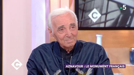 Charles Aznavour est l'invité de "C à vous", le 28 septembre 2018. (FRANCE 5)