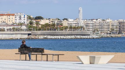 La plage de Fréjus dans le Var, après le confinement, le 20 mai 2020. (CAVALIER MICHEL / HEMIS.FR / AFP)