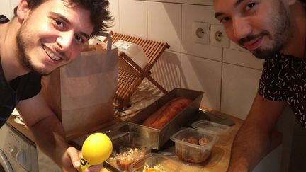 &nbsp; (Mathias et Lorrain en cuisine ! © Radio France)