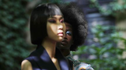 Mannequins portant des&nbsp;créations printemps-été 2021 pour la collection "We are Made in Italy - Black Lives Matter in Italian fashion collection" pendant la Milan Fashion Week féminine, en Italie. Le 17 septembre 2020 (ANTONIO CALANNI/AP/SIPA / SIPA)