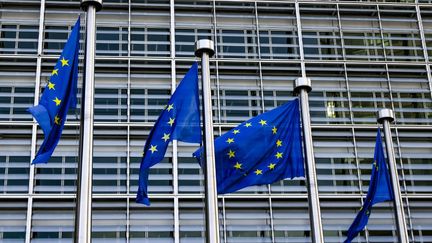 La bâtiment&nbsp;de la Commission européenne à Bruxelles (Belgique), photographié le 12 octobre 2022.&nbsp; (BEATA ZAWRZEL / NURPHOTO / AFP)