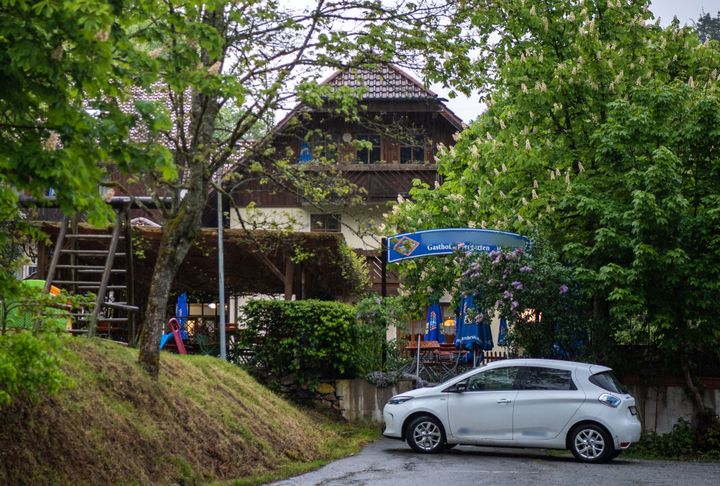 Trois personnes ont été retrouvées mortes dans cet hôtel de Passau, en Bavière (Allemagne), samedi 11 mai 2019. (LINO MIRGELER / DPA / AFP)