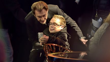 &nbsp; (Johnny Hallyday lors de la grande soiree du Telethon 2014 sur le Champ de Mars face a la Tour-Eiffel © SADAKA EDMOND/SIPA)