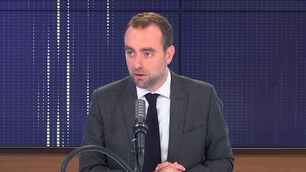 Sébastien Lecornu,&nbsp;ministre de l'Outre-mer était l'invité du "8h30 franceinfo", vendredi 4 juin 2021. (FRANCEINFO / RADIOFRANCE)