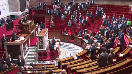 Propos racistes à l’Assemblée nationale : le député du RN exclut de l’hémicycle 15 jours (FRANCE 2)