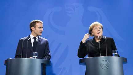 La chancelière allemande Angela Merkel et Emmanuel Macron lors d'une conférence de presse à Berlin (Allemagne), le 18 novembre 2018. (EMMANUELE CONTINI / NURPHOTO / AFP)