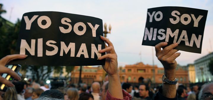 Des Argentins manifestent apr&egrave;s la mort du procureur Alberto Nisman, le 19 janvier 2015, &agrave; Buenos Aires (Argentine). (ALEJANDRO PAGNI / AFP)