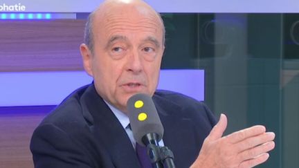 Alain Juppé, candidat à la primaire de la droite et du centre pour la présidentielle, invité de franceinfo, vendredi 18 novembre (RADIO FRANCE / FRANCEINFO)