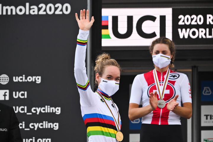 Marlen Reusser deuxième des Mondiaux sur le chrono derrière Van der Breggen. (MARCO BERTORELLO / AFP)