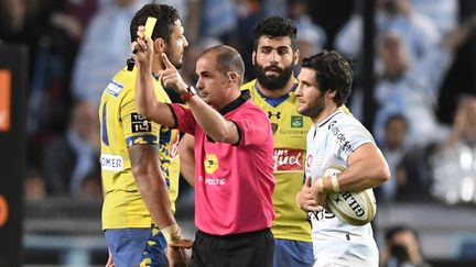 Alexandre Ruiz, l'arbitre de la demi-finale Clermont-Racing, exclut dix minutes en fin de match Viktor Koleishvili (DAMIEN MEYER / AFP)