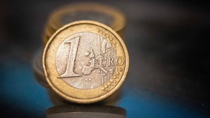 Des pièces d'euro, photographiées aux Pays-Bas, le 2 décembre 2020. (NICOLAS ECONOMOU / NURPHOTO / AFP)