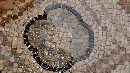 Une mosaïque de l'école d'Aquitaine après restauration à la villa Séviac sur le site d'Elusa dans le Gers. 
 (France 3 / Culturebox)