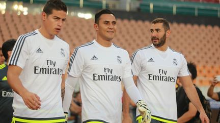 James Rodriguez et Karim Benzema autour de Keylor Navas avec le Real Madrid. (PI JIUSHI / IMAGINECHINA)