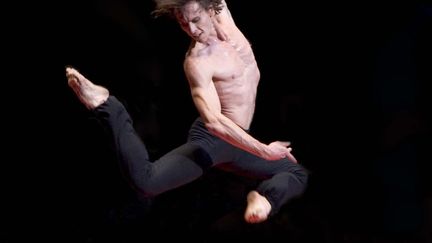 Les danseurs je pourrai en parler des heures, j'en suis fatigante. Mais je ne suis pas là pour donner des points. Je suis très heureuse de voir que Kader Belarbi est le patron du ballet de Toulouse, Manuel Legris celui de Vienne. Josée Martinez est à Madrid et j'espère que ça continuera. Nicolas Le Riche m'a toujours vampé ! Et puis Alice Renavand…
 (Opéra National de Paris)