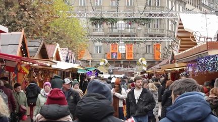 Fêtes de fin d’année : immersion dans le célèbre marché de noël de Strasbourg (France 2)