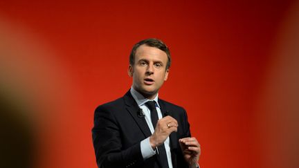 Emmanuel Macron, le 28 avril 2017 à Châtellerault (Vienne). (GUILLAUME SOUVANT / AFP)