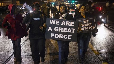 &nbsp; (Des manifestants, hier à Ferguson © REUTERS/Adrees Latif)