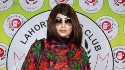 Qandeel Baloch, lors d'une conférence de presse à Lahore (Pakistan), le 28 juin 2016.&nbsp; (STR / AFP)