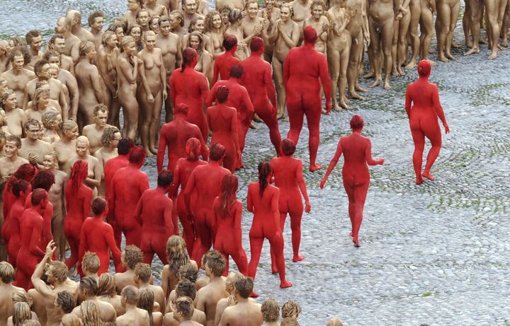 Installation &quot;The Ring&quot;, Spencer Tunick, Opéra de Munich
 (Tobias Hase / DPA / AFP)