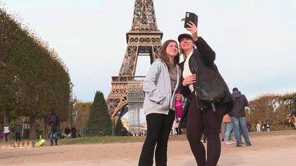 Paris : les touristes étrangers visitent à nouveau la capitale