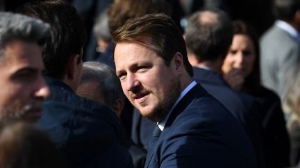 Le journaliste français Geoffroy Lejeune aux funérailles d'Etienne Mougeotte à Paris, le 13 octobre 2021. (ALAIN JOCARD / AFP)