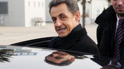 Nicolas Sarkozy sortant de voiture (février 2012) (XAVIER LEOTY / AFP)