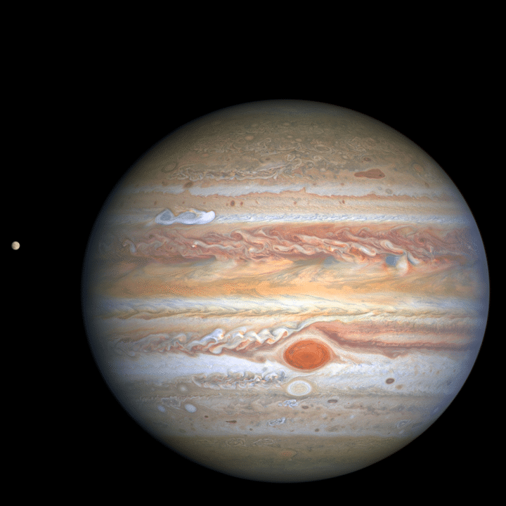 Jupiter, la plus grande planète de notre système solaire, et sa lune Europe (à gauche), capturées par le téléscope spatial Hubble, le 25 août 2020. (NASA / ESA / STSCI / A. SIMON, M.H. WONG AND THE OPAL TEAM)