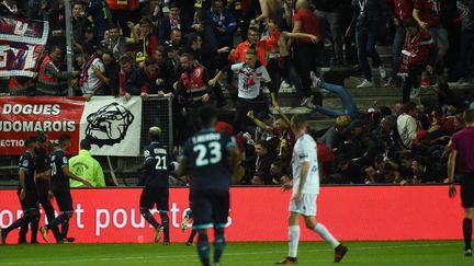 L’effondrement d’une barrière au stade la Licorne à Amiens, le 30 septembre 2017. (FRANCOIS LO PRESTI / AFP)