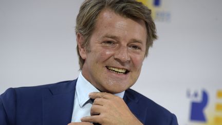 François Baroin,&nbsp;alors&nbsp;président de l'association des maires de France, lors d'un meeting à Paris, le 20 janvier 2022. (ERIC PIERMONT / AFP)