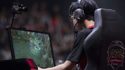 Steven Liv, alias "Hans Sama", est un joueur professionnel français de League of Legends. Il fait partie de l'équipe des "Misfits" qui était opposée aux "G2 eSports" lors de la finale européenne qui a eu lieu le dimanche 3 septembre 2017 à l'Arena de Bercy. 
 (Christophe Simon / AFP)