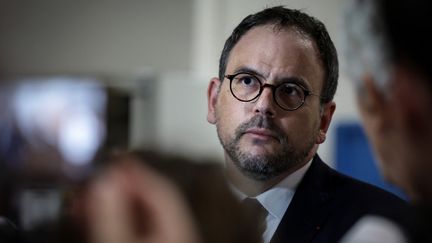 Le ministre de la Santé, Aurélien Rousseau, le 14 août 2023 aux urgences de Toulouse (Haute-Garonne). (VALENTINE CHAPUIS / AFP)