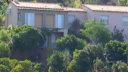 La maison où un adolescent a tué sa famille à Albitreccia, en Corse-du-Sud (13 août 2009) (© F2)