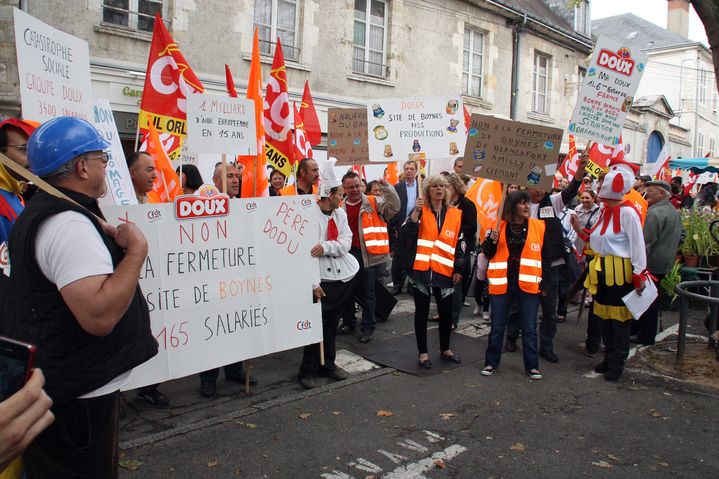 Manifestation &agrave; Pithiviers&nbsp;pour la sauvegarde de l'usine de Doux &agrave; Boynes (Loiret), le 7 juillet 2012. (STEPHANE BOUTET / REPUBLIQUE DU CENTRE / MAXPPP)