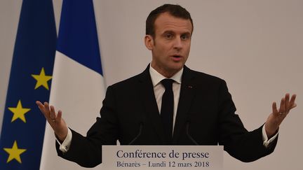 Macron et les médias : quand le président tacle la presse