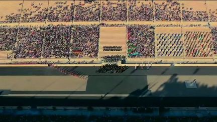 Vendredi 26 avril, la flamme olympique est passée entre les mains de la France, à l'issue d'une cérémonie de passation de pouvoir.  Elle est montée à bord du Belem.  Le trois-mâts doit désormais mettre le cap sur la France.