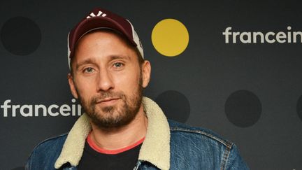 Le&nbsp;comédien&nbsp;Matthias Schoenaerts est l'invité du Monde d'Élodie. (JEAN-CHRISTOPHE BOURDILLAT / FRANCE-INFO)