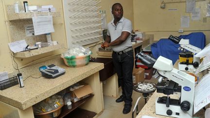 un technicien (ZOOM DOSSO / AFP)