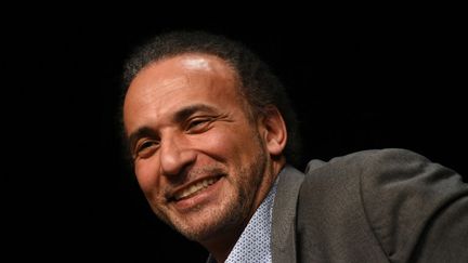 Tariq Ramadan donne une conférence à Bordeaux, le 26 mars 2016. (MEHDI FEDOUACH / AFP)